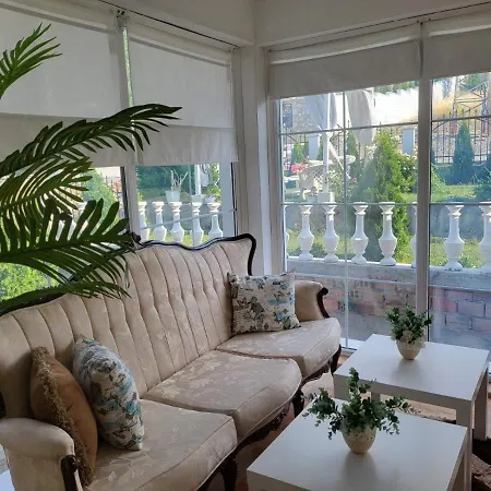 белият кът Sapareva Banya