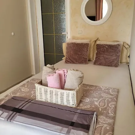 белият кът Sapareva Banya