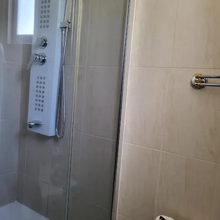 белият кът Sapareva Banya