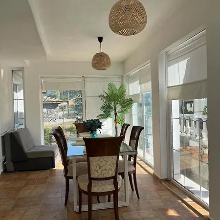 белият кът Sapareva Banya