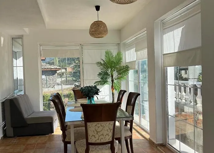 белият кът Sapareva Banya